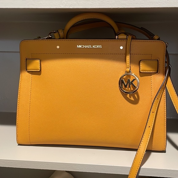 Michael Kors - Picture 2 of 4